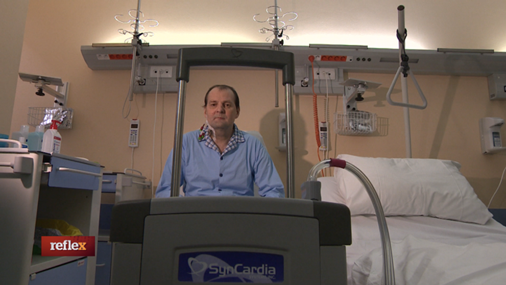 Žije s umelým srdcom