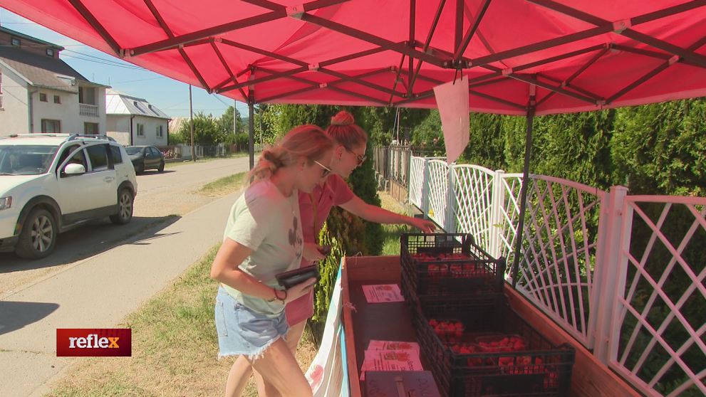 Pracuje na poli aj predáva