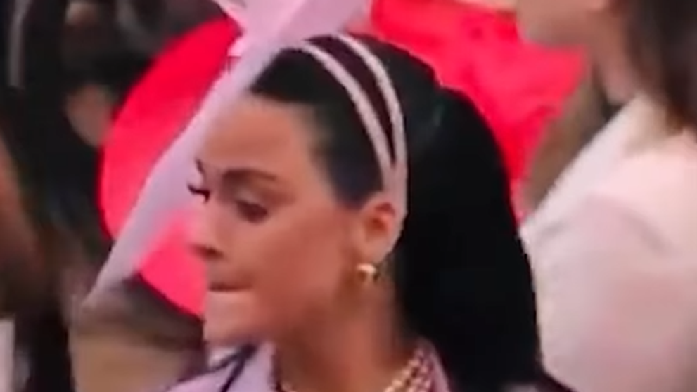 Ten moment, keď nevieš nájsť svoje miesto: Katy Perry baví internet