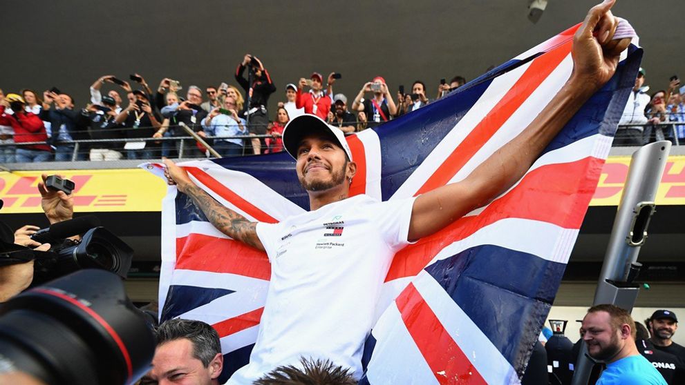 Majster sveta už nie je sám? Lewis Hamilton vraj zbalil túto krásku!