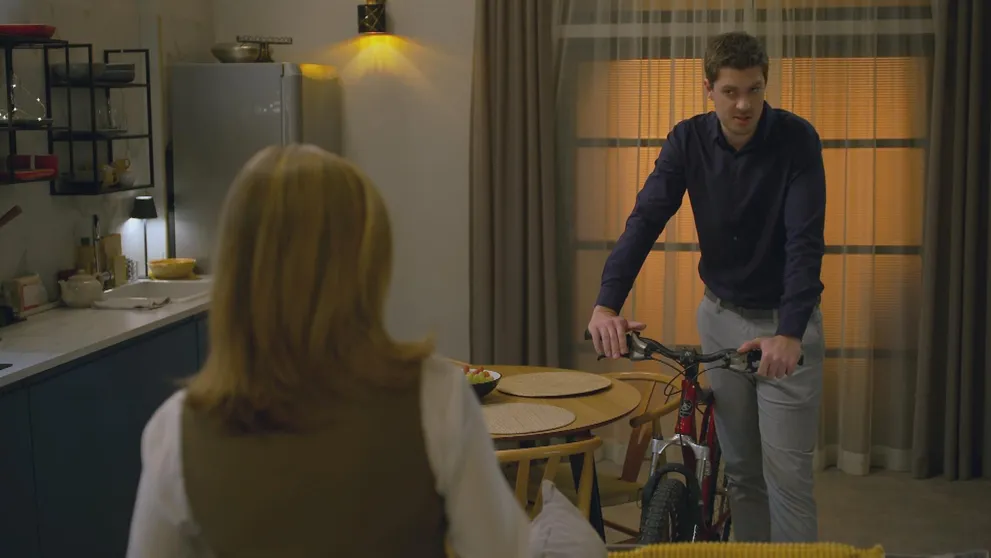 Boris je k prírode zodpovedný: Auto vymenil za bicykel