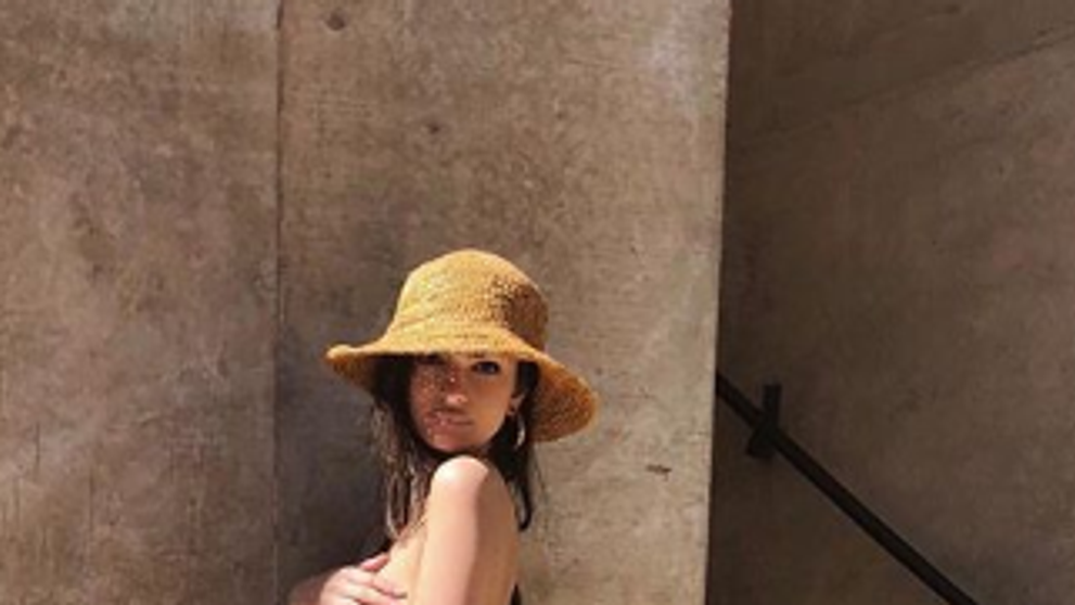 Modelka zverejnila erotický záber. Takto pózovala pre manžela