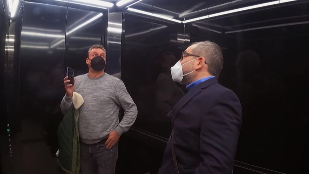 Pasca sklapla vo výťahu! Bolo to dokonalé, nemal ani štipku podozrenia