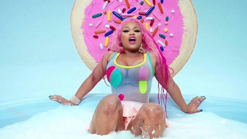 Nicki Minaj provokuje gigantickým zadkom. Poloha vhodná akurát tak do spálne
