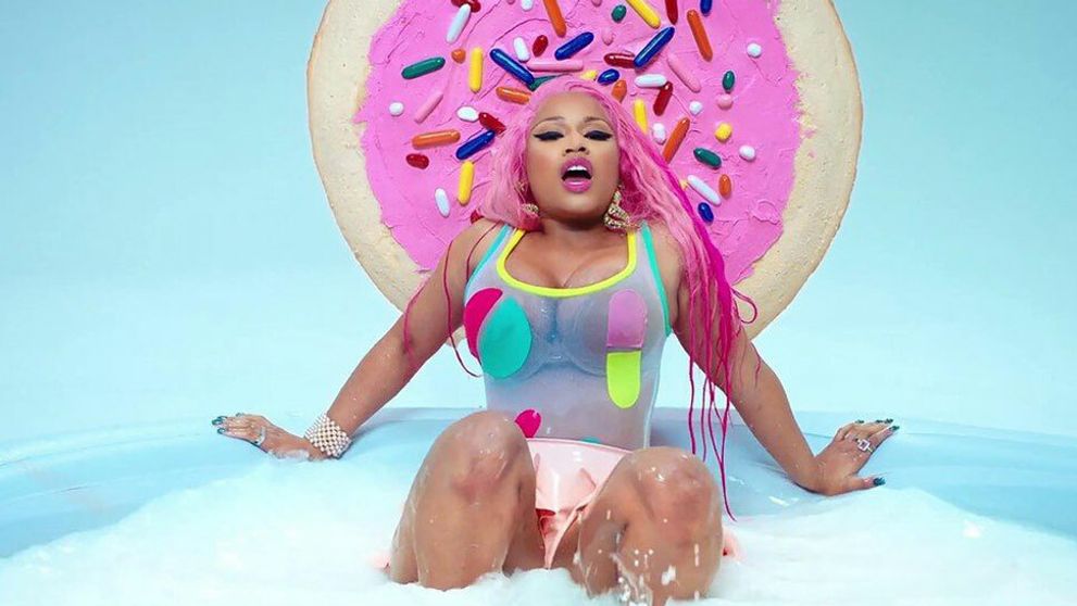 Nicki Minaj provokuje gigantickým zadkom. Poloha vhodná akurát tak do spálne