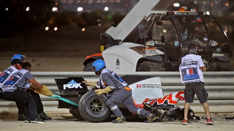 Hororová nehoda na pretekoch F1. Monopost začal po náraze horieť