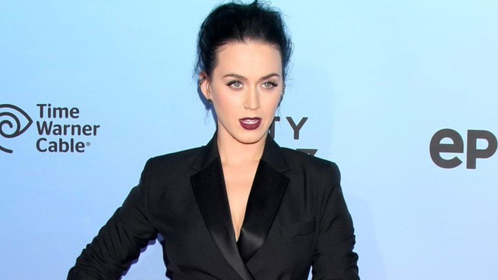 Na nepoznanie. Katy Perry ako krásna femme fatale