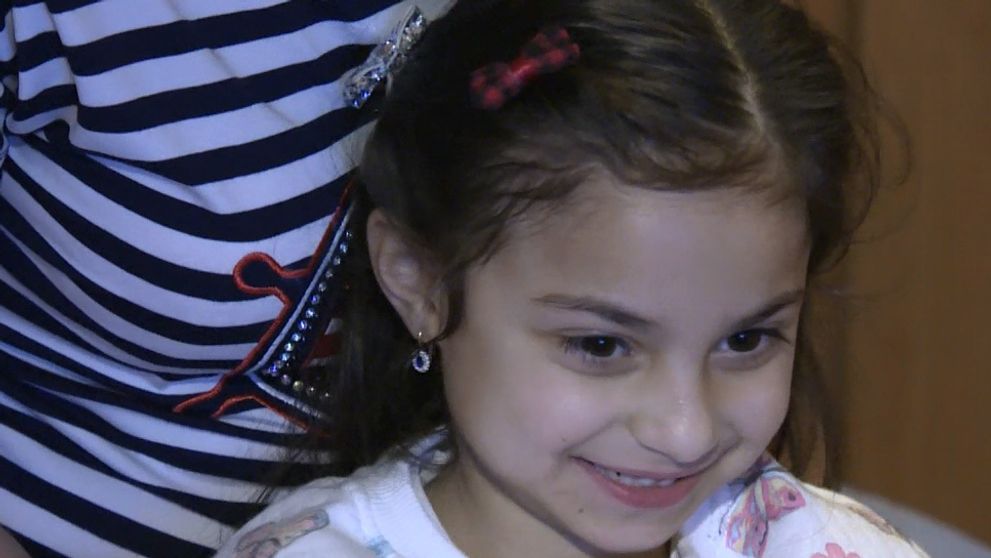 Krásna a vždy usmiata Tiffany sa má dožiť len puberty. Liečba vzácnej choroby je príliš drahá