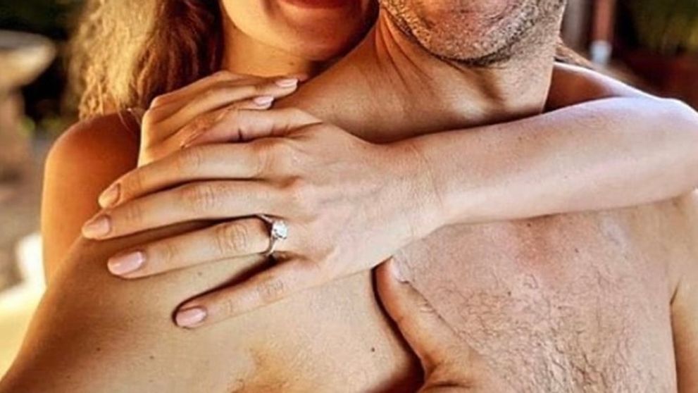 Lámač sŕdc sa zasnúbil: Túto krásku požiadal o ruku