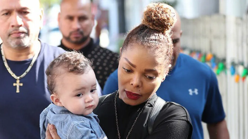 Na zjedenie! Synček Janet Jackson rastie ako z vody