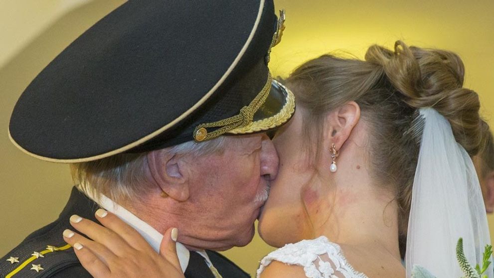 FOTO zo svadby: Ruský herec si vzal o 60 rokov mladšiu krásku
