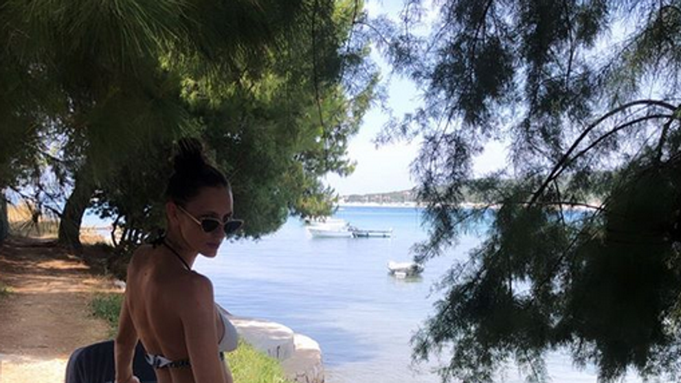 Markizáčka po pôrode v tango bikinách. Tak teraz odpadnete