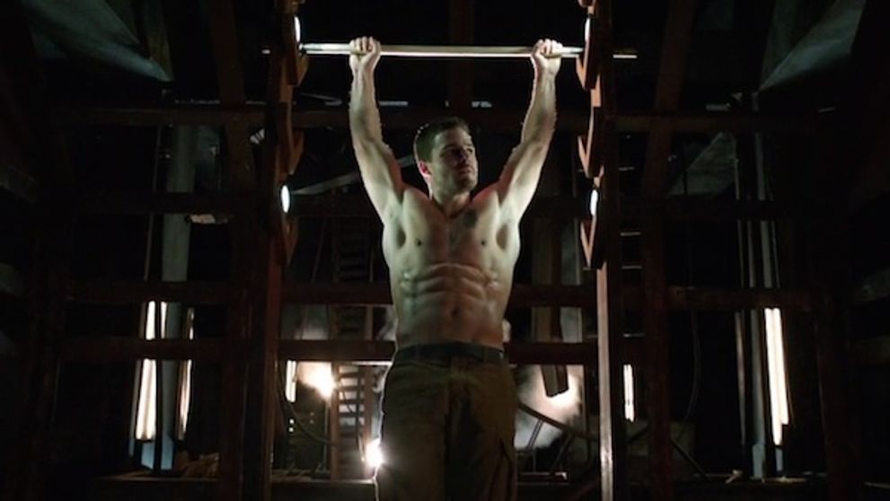 Sexy Arrow v akcii dabléra nepotrebuje. Video z tréningu ako dôkaz
