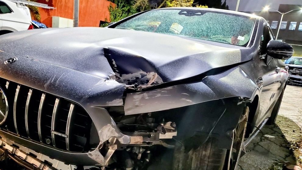 Hrozivá nehoda: Auto napálilo do domu, sedela v ňom herečka