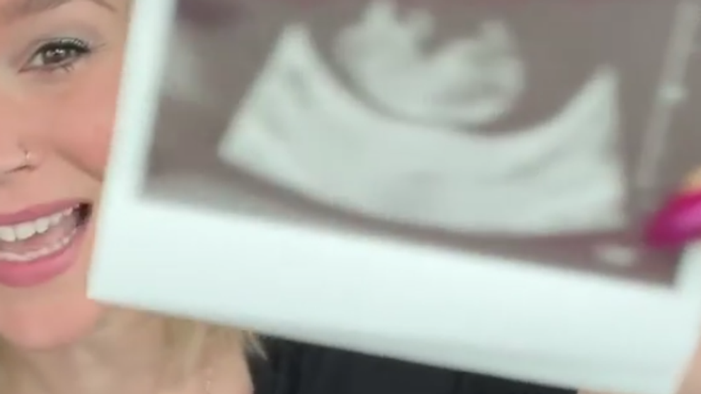 Pred pol rokom prišla o bábätko: Speváčka však teraz oznámila tú najkrajšiu správu