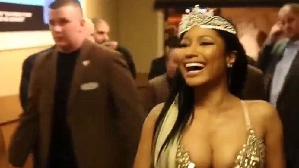 Poburujúce video! Nicki Minaj sa bláznivo rehotala na vozíčkarovi