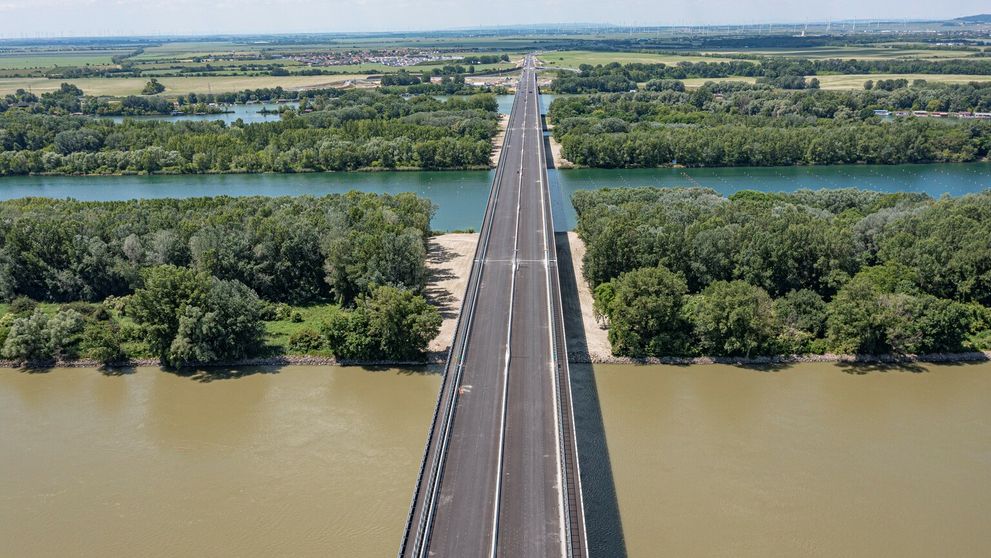 Obchvat Bratislavy: V nedeľu večer otvorili úsek D4 od križovatky Bratislava-Jarovce