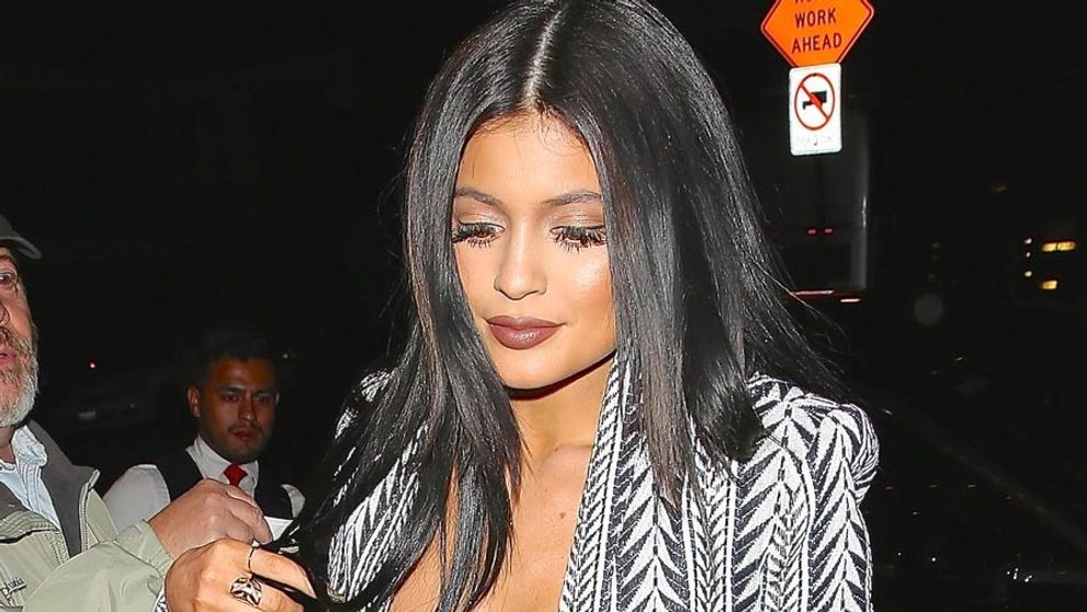 Sedemnásťročná Kylie šla na večeru bez nohavičiek