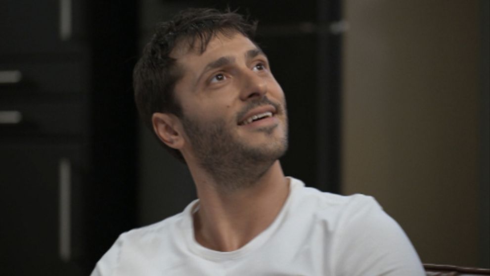 Prvá intímna chvíľa! Ema sa už dostáva Alexovi pod kožu