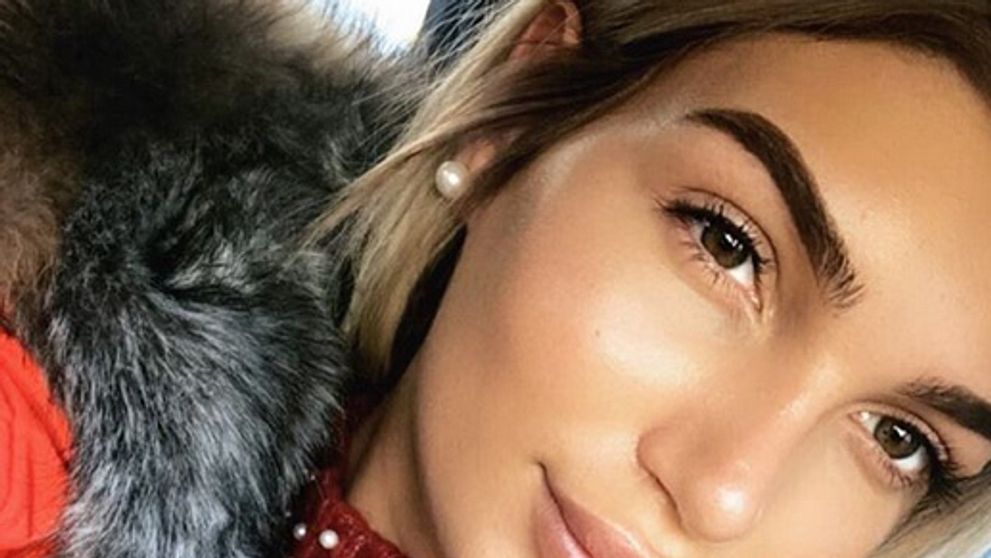 Na obálke magazínu Playboy je prvá nahá preoperovaná modelka. Je prekrásna!