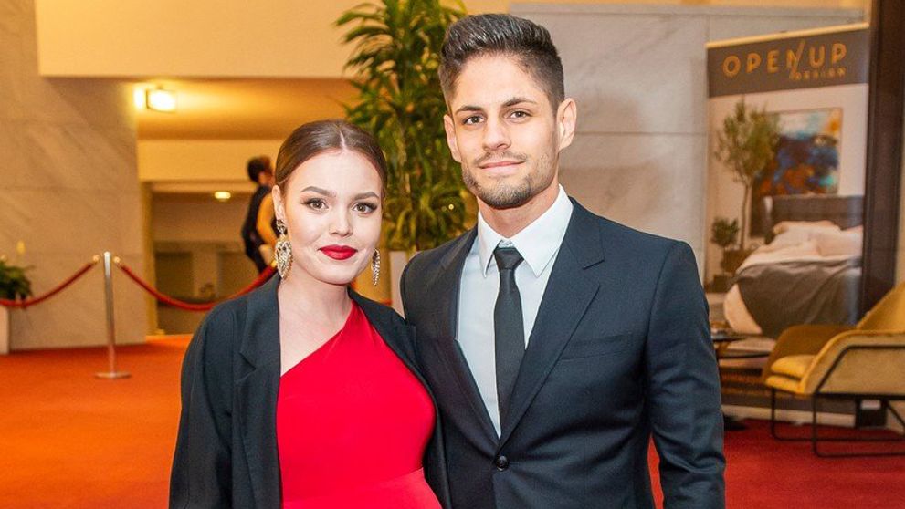 Bartalosovci s bábätkom v náručí. Sú nádherná rodina