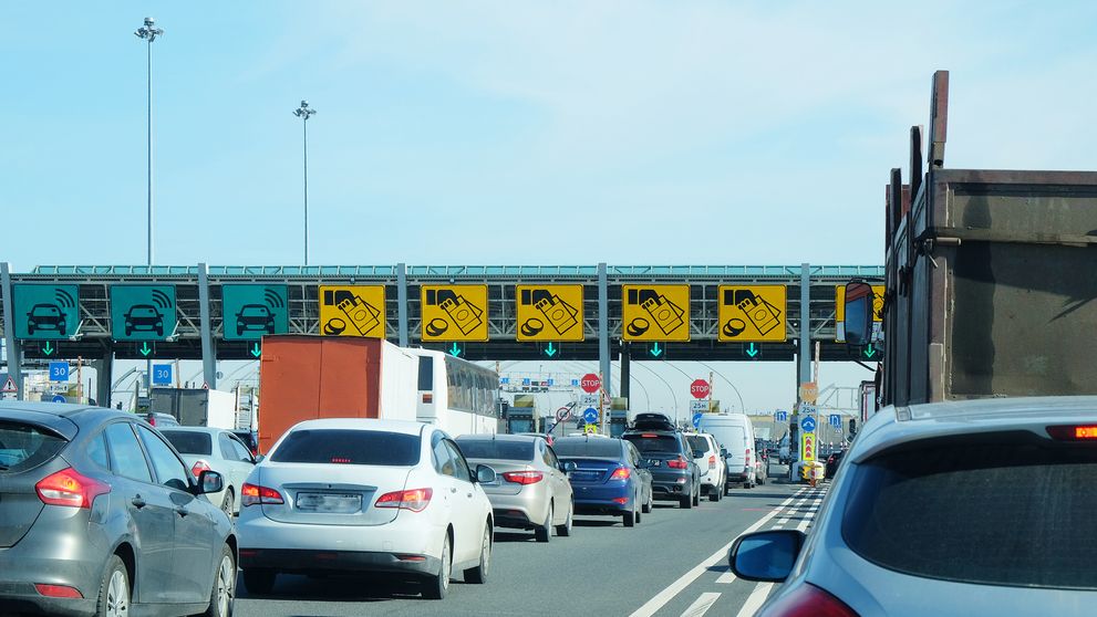 Dovolenka autom vás vyjde drahšie. Tu je prehľad diaľničných poplatkov v okolitých krajinách