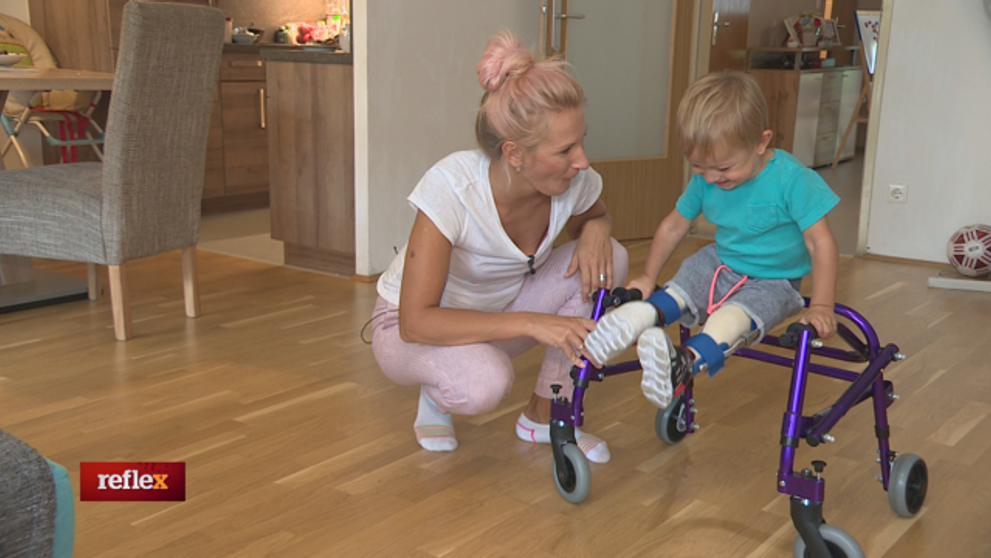 Pred rokom mu chceli odrezať nožičky, dnes robí prvé kroky