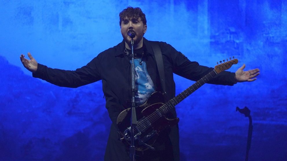 Fanúšikovia zostali zaskočení: Slávny spevák sa na seba viac nepodobá