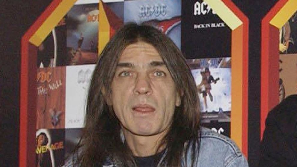 Zomrel gitarista a spoluzakladateľ AC/DC Malcolm Young