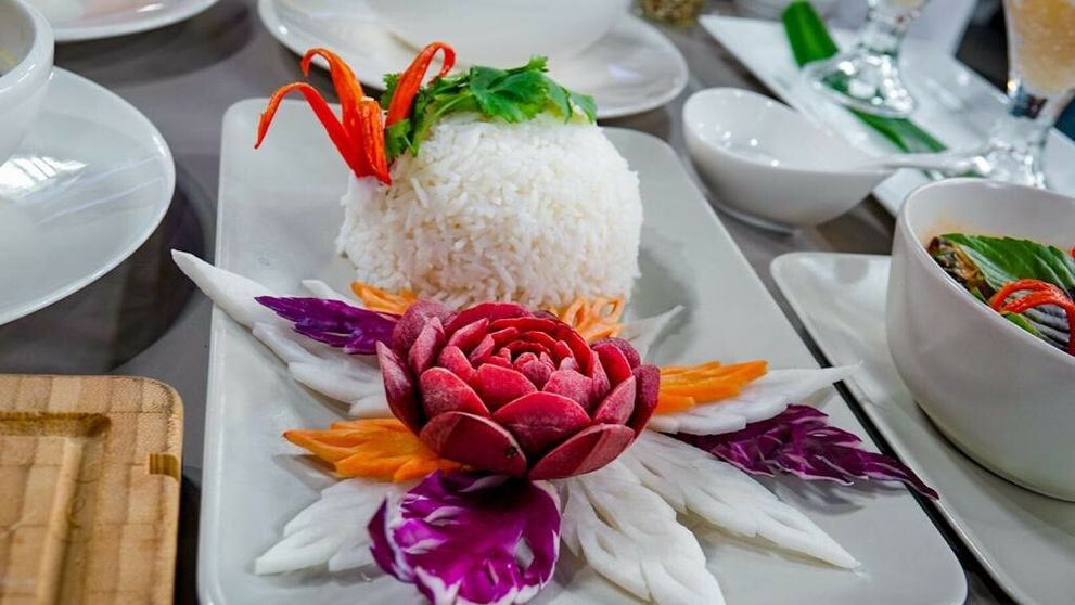 Tom Kha, Panang kari s bravčovým mäsom a chutný dezert