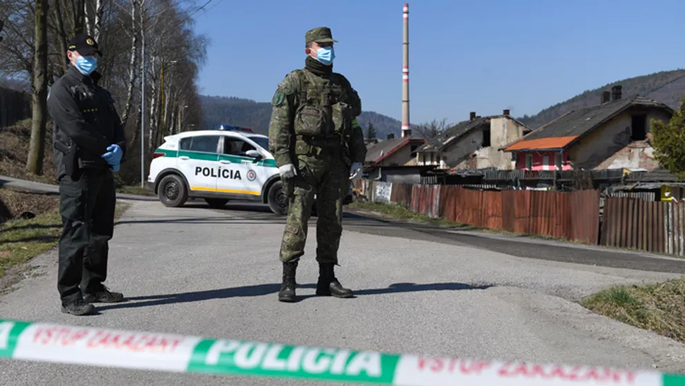 VODIČI, POZOR! Falošný policajt zastavuje autá pod zámienkou kontroly