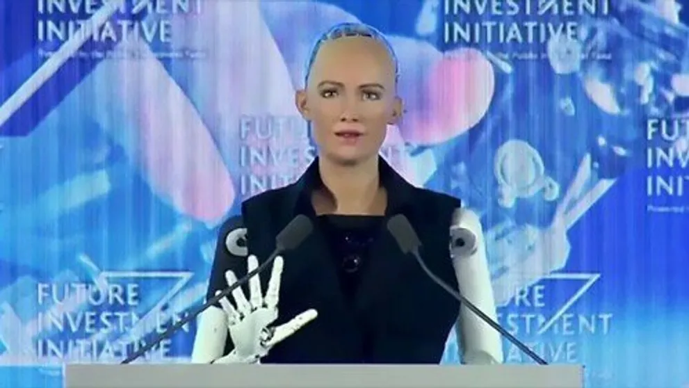 Robotke Sophii udelili občianske práva. Humanoidi sa pomaly stávajú súčasťou spoločnosti