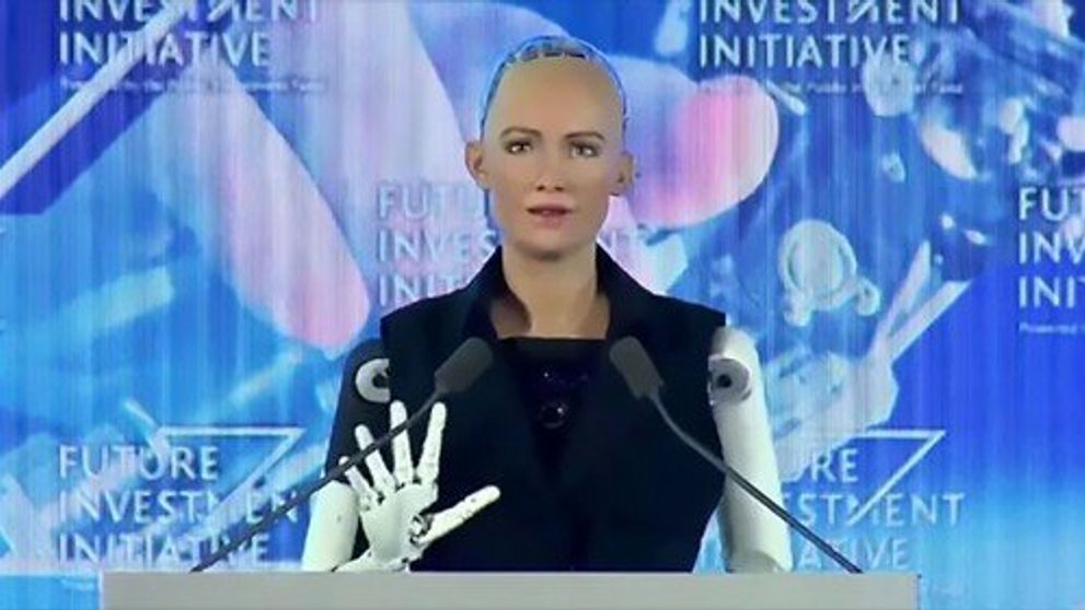 Robotke Sophii udelili občianske práva. Humanoidi sa pomaly stávajú súčasťou spoločnosti