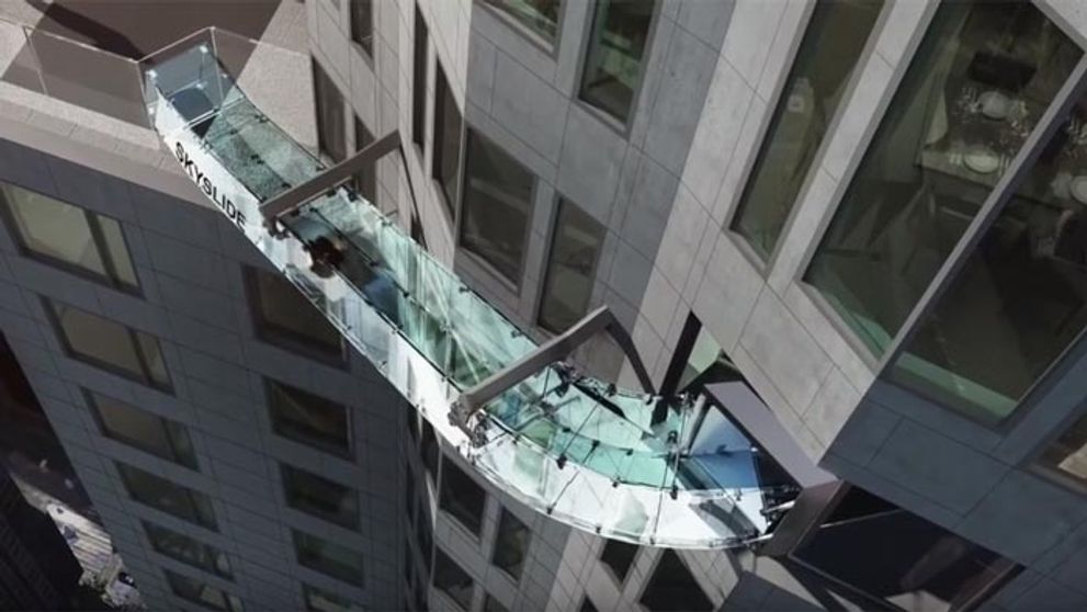 Mrakodrap v USA ponúkne adrenalínový zážitok. Šmykľavka vo výške 305 metrov