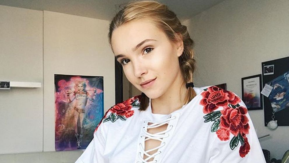 YouTuberka Moma už nie je dievčatko. Je z nej nežná, ale sexy blondína