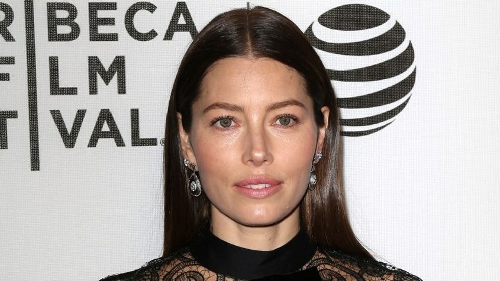 Sexy herečka ako ste ju nikdy nevideli: Jessica Biel sa predviedla v krkolomnej póze