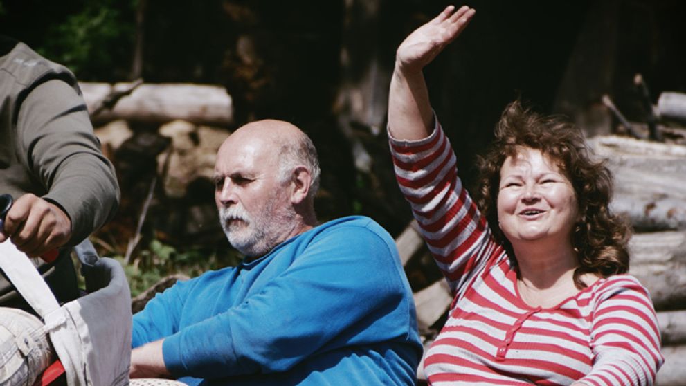 Práca bokom! Farmári spievajú!