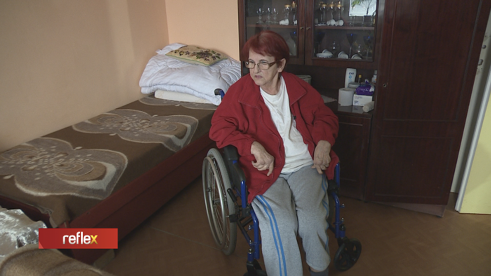 Bez pomoci nevyjde z bytu