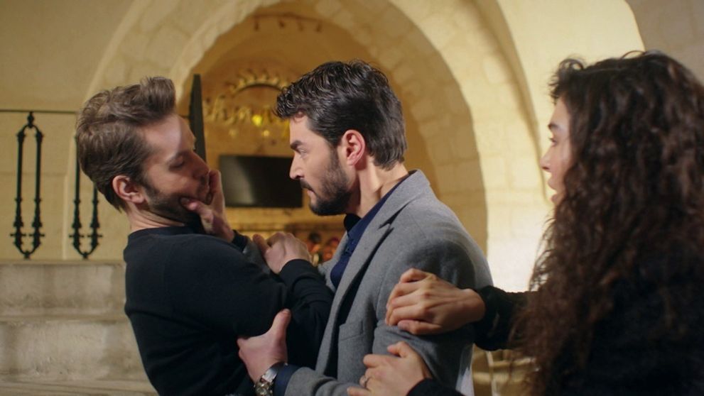 Spútaný motýľ: 121. a 122. epizóda