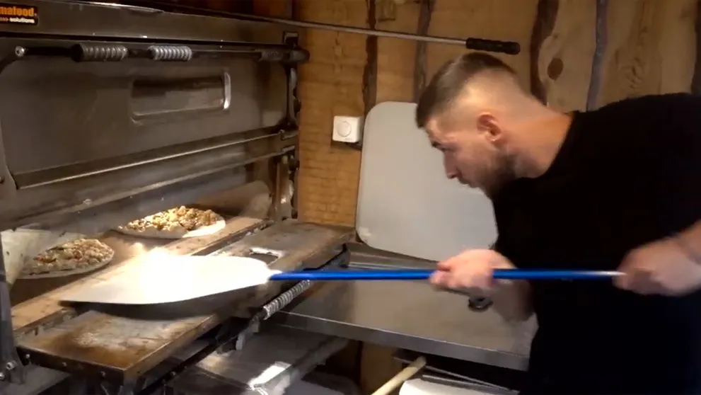 Čo sa stalo? Víťaz Farmy skončil pri rozvážaní pizze