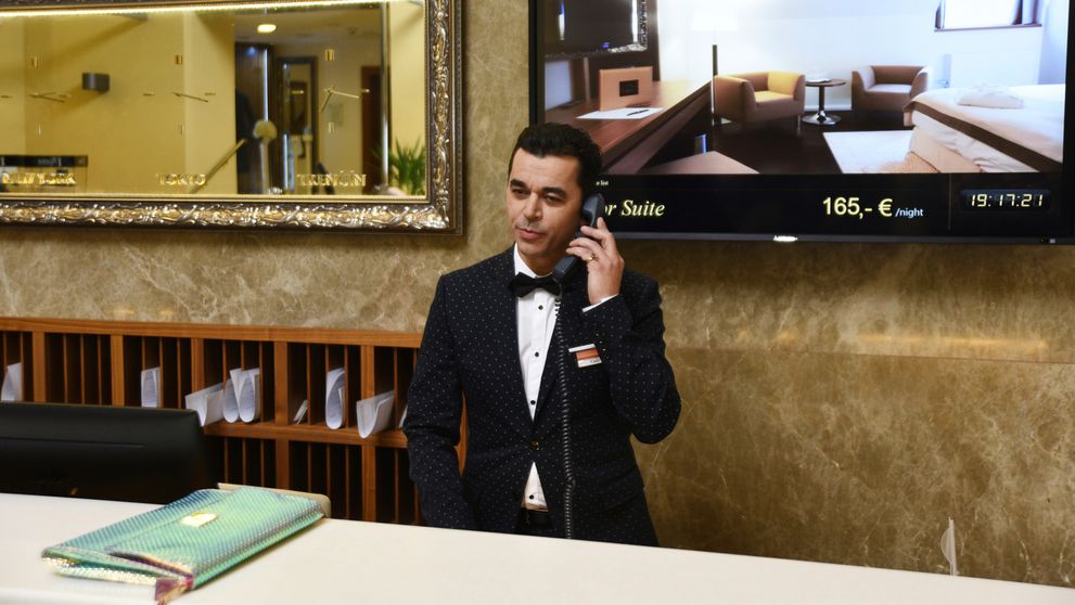 Cez deň herec, po nociach vrátnik