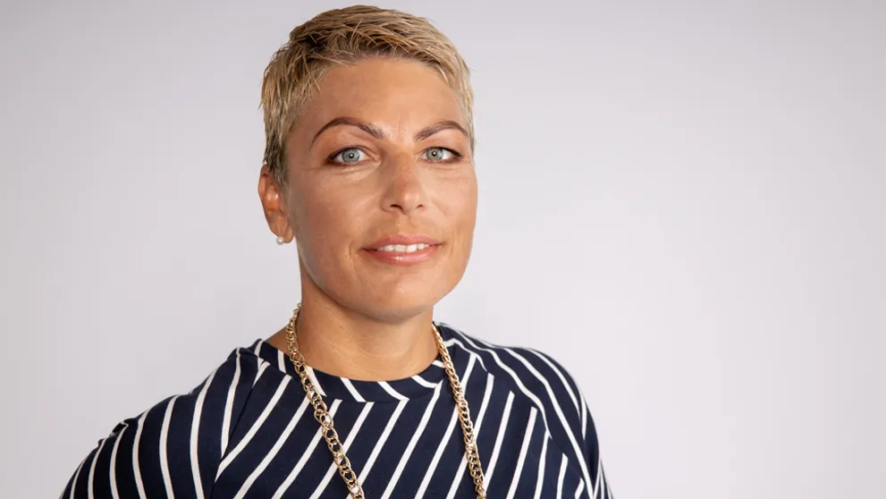 Trojnásobná mamina sa nezdá: Farmárka bez problémov preparkuje aj kamión!