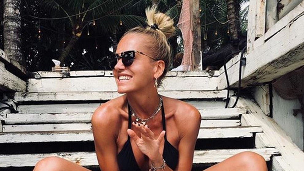 Dara Rolins zozadu a v tango nohavičkách. Táto erotika potrebuje cenzúru!