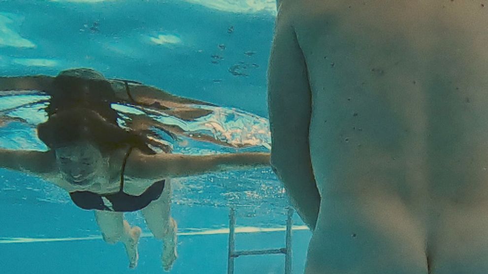 Tomu sa hovorí odvaha! Známy herec ukázal pred kamerou takmer všetko