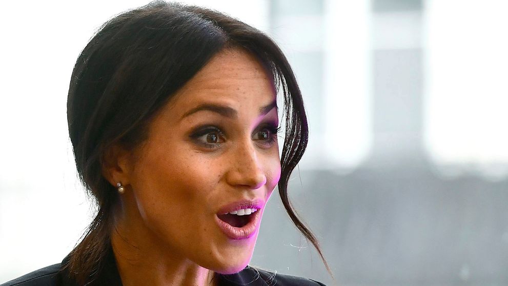 Zverejnili exkluzívne zábery! Moment, kedy Meghan Markle zbadala svadobné šaty