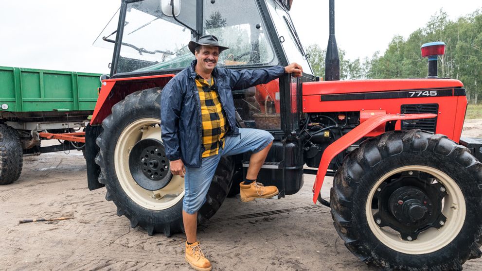 Hospodár Martin si poriadne pokazil víkend: Nehoda na traktore!