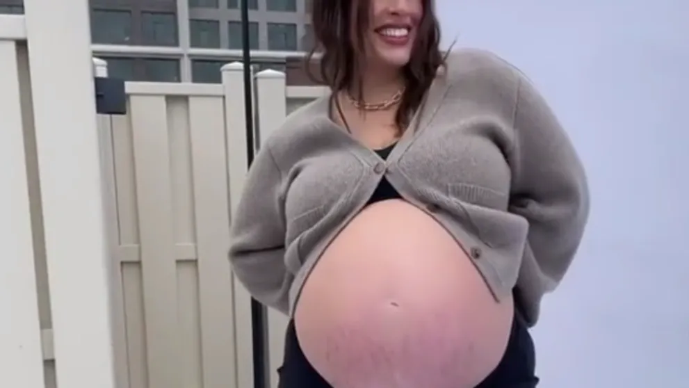 Tehotná modelka už musela reagovať: Komentáre na jej postavu sú jeden „hnus“