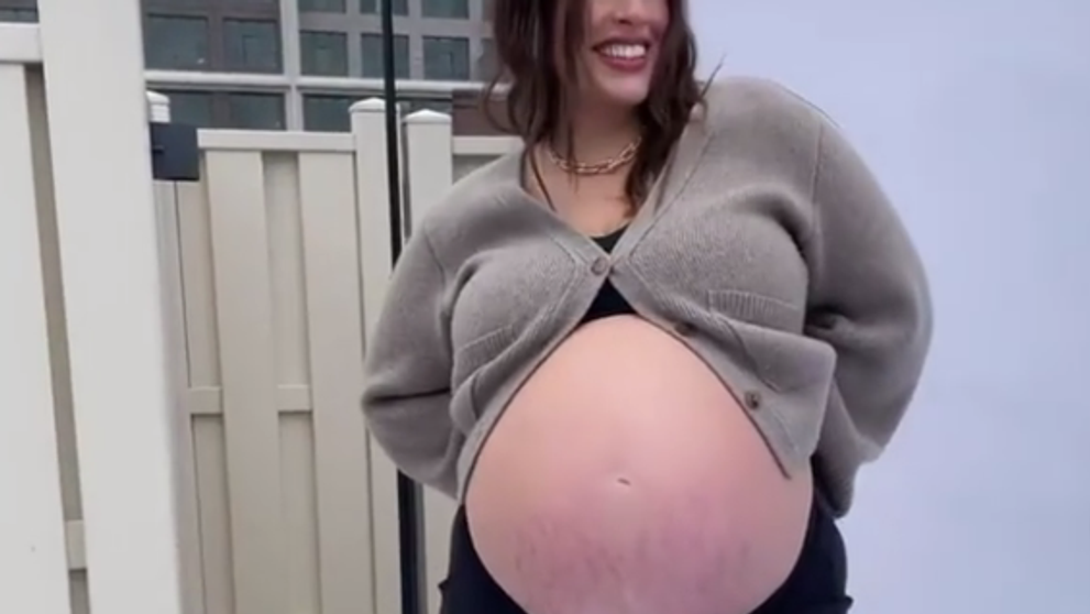 Tehotná modelka už musela reagovať: Komentáre na jej postavu sú jeden „hnus“