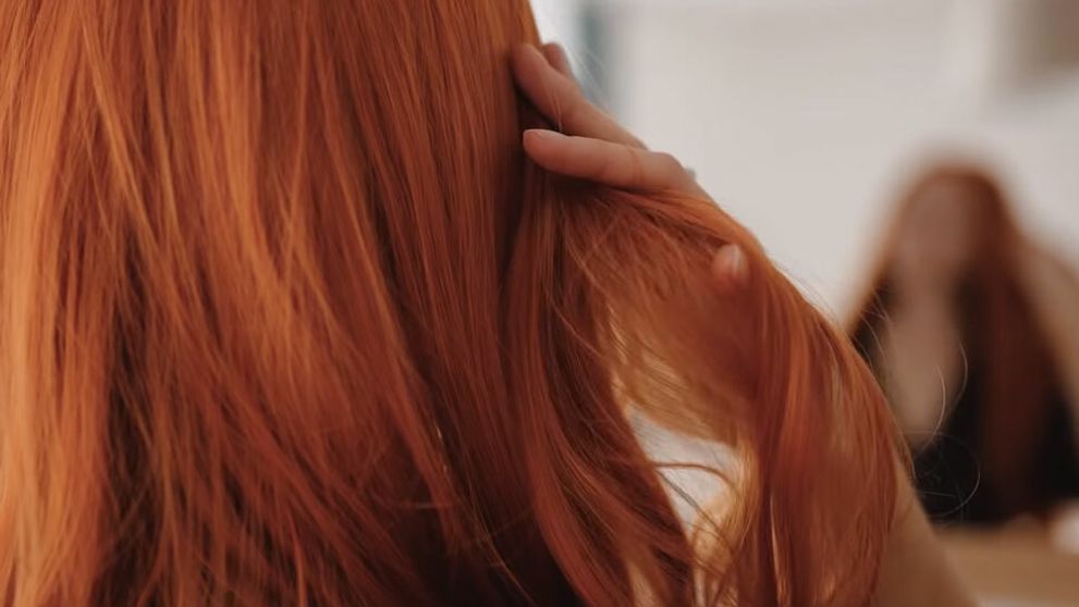 Slovenská speváčka v novom klipe doslova žiari: Aha, na tú ohnivú hrivu