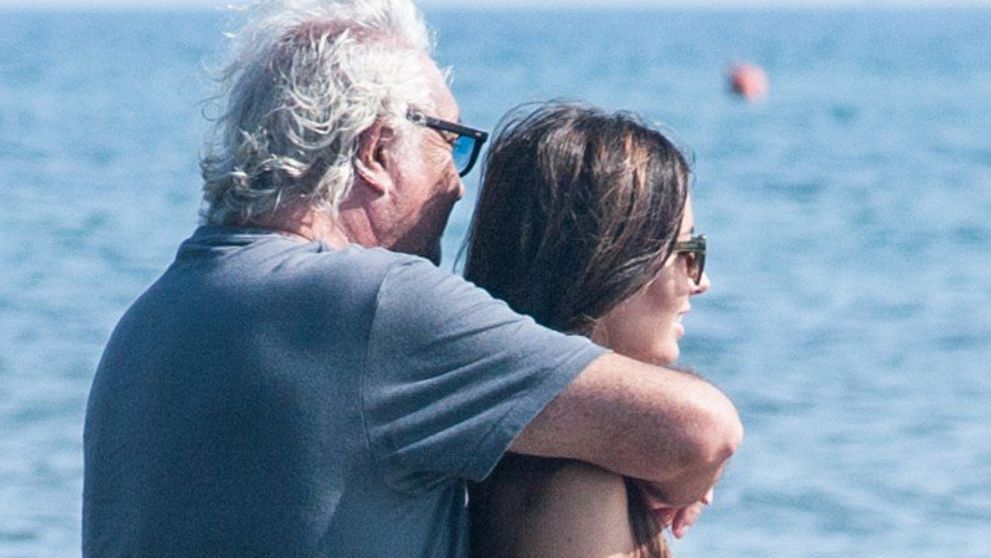 Deduško Briatore sa rozvádza s mladou sexicou. Toto telo už nebude v jeho posteli